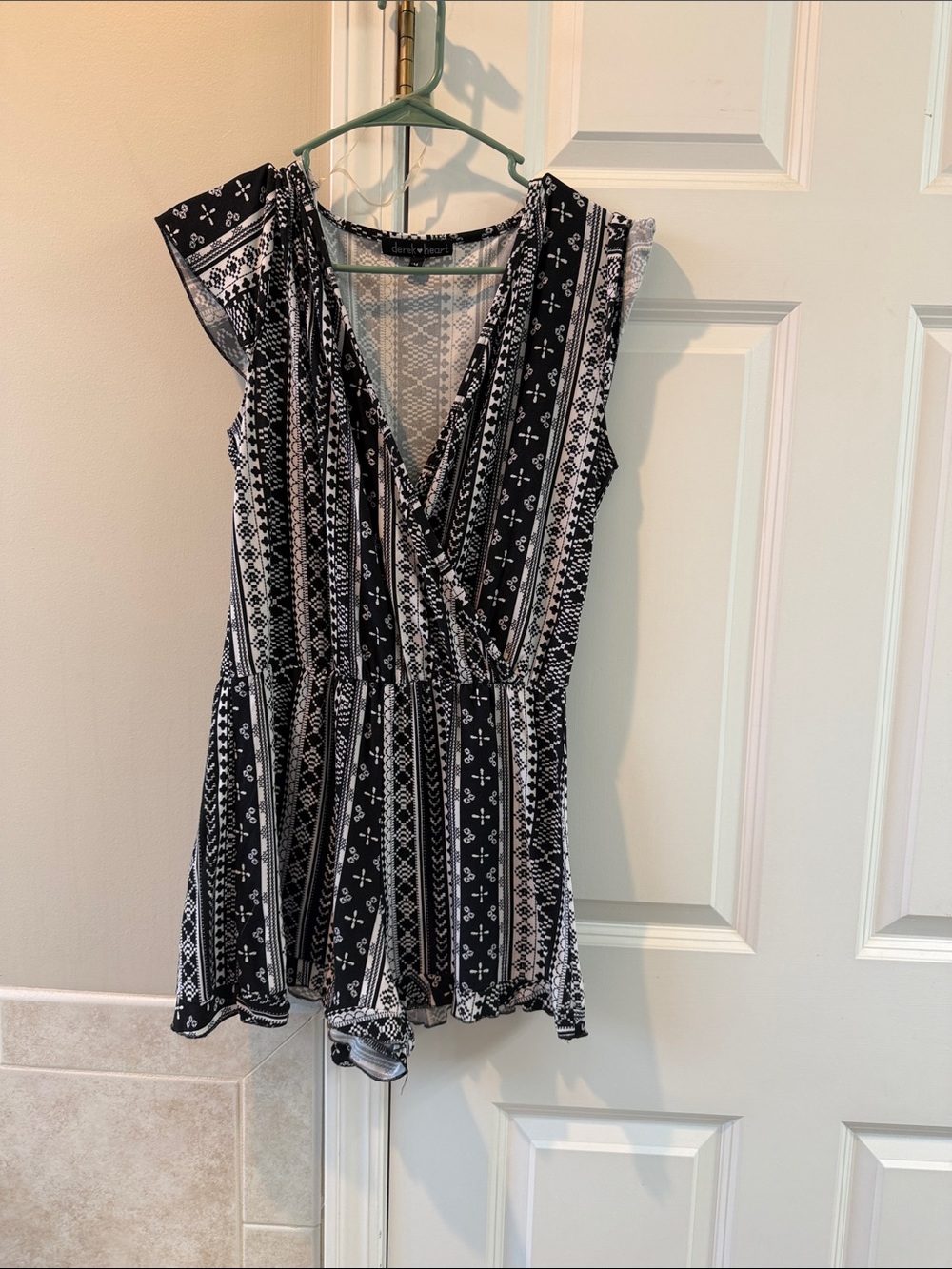 Derek Heart Black and White Patterned Top